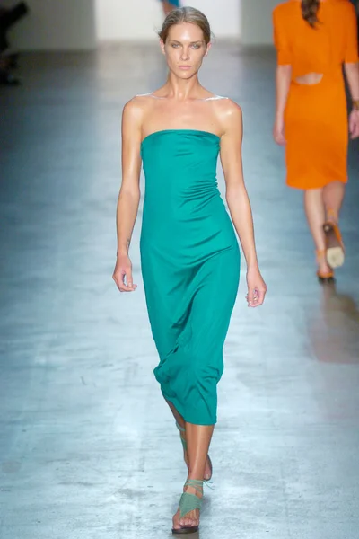 Look 10